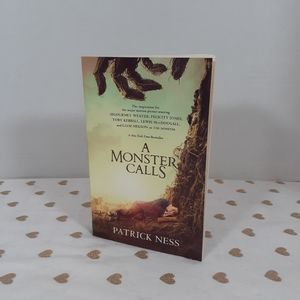 📚🎨 3/$15 *NEW* A Monster Calls Paperback Book